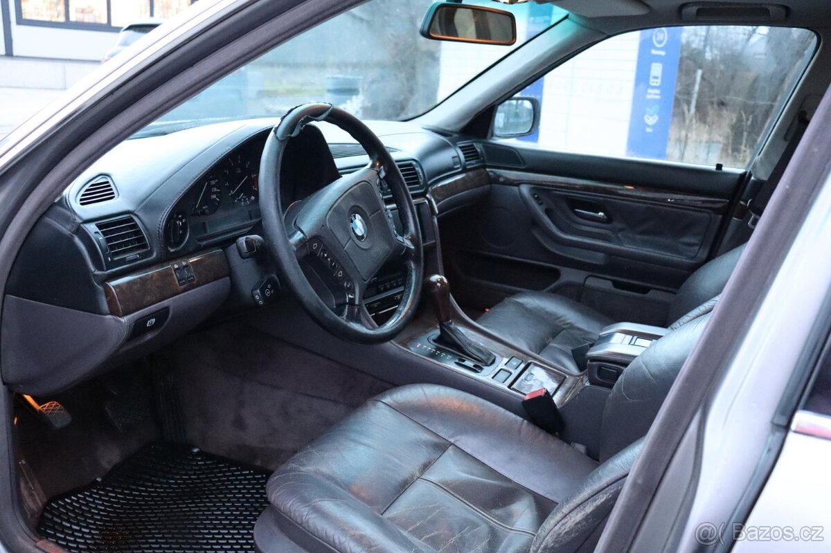 BMW E38 750i V12 - 11