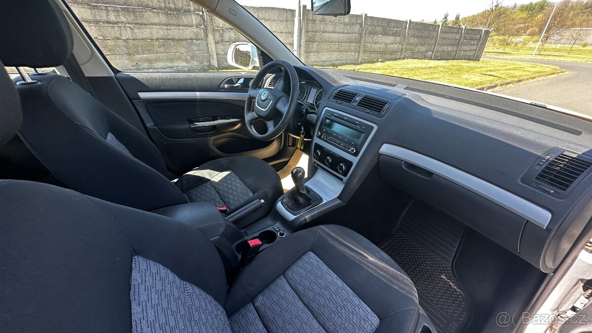 ŠKODA OCTAVIA 1.6 MPI - 11