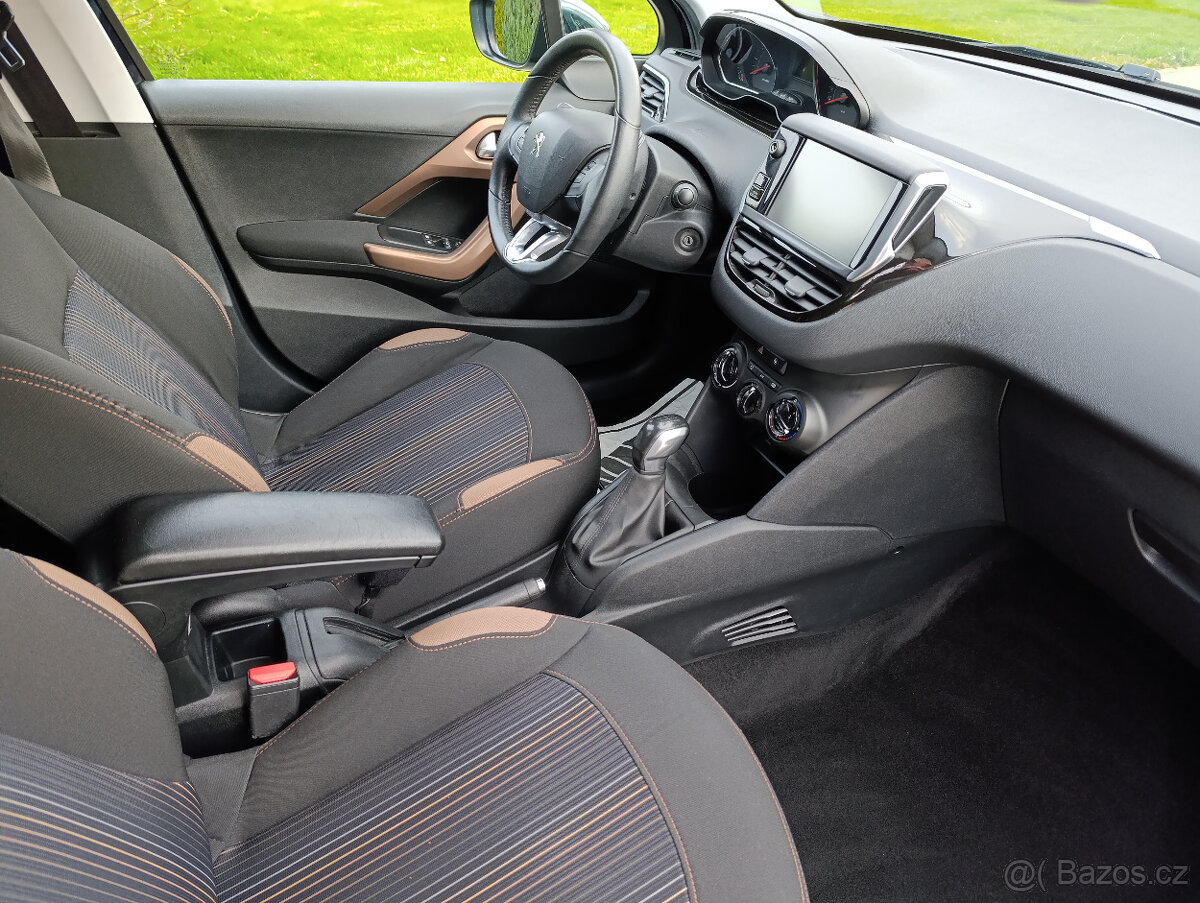 Peugeot 208 Style 1.2 60KW, servis, PĚKNÝ STAV - 11