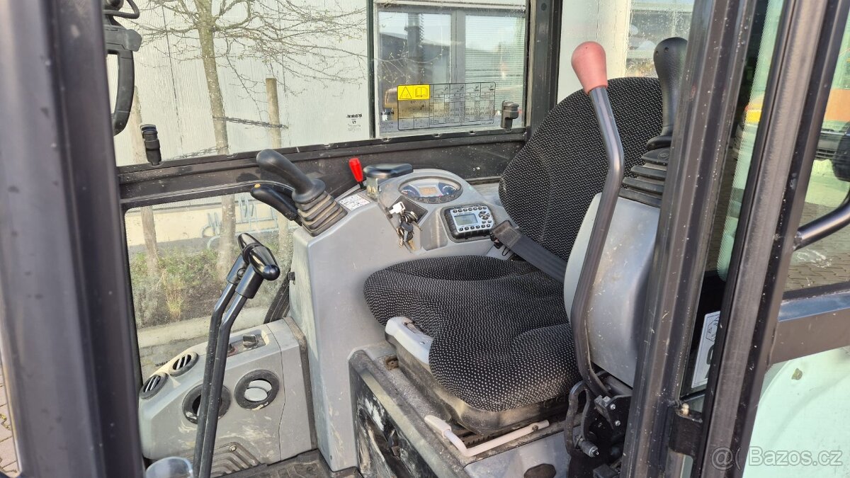 Prodám Bob Cat E17 - 11