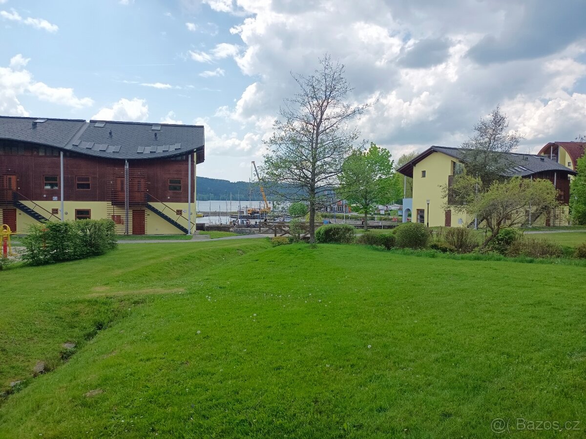 Prodám krásný patrový bungalov přímo u jezera - 11