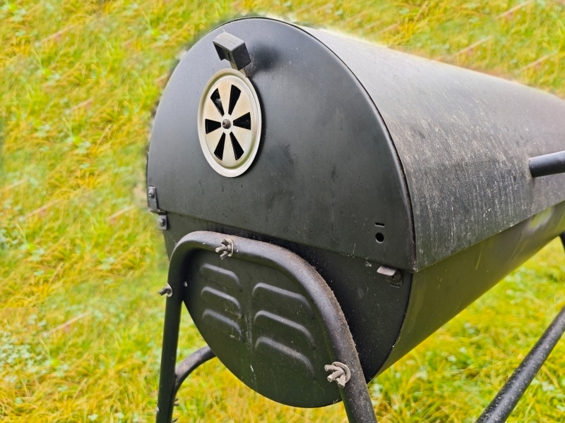 Venkovní gril na dřevěné uhlí. - 11