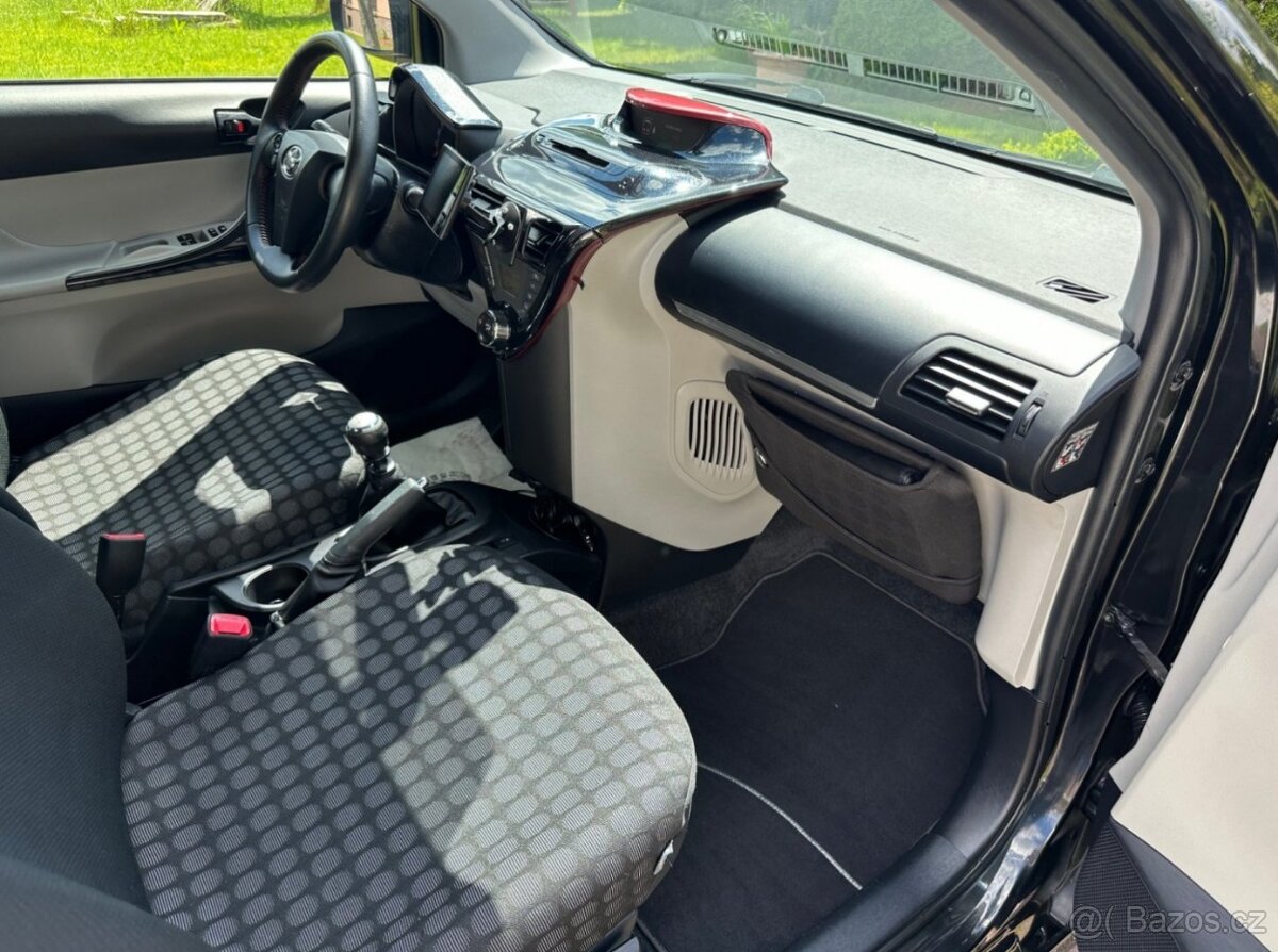 Prodávám Toyota iQ 1.4 D4D - 11