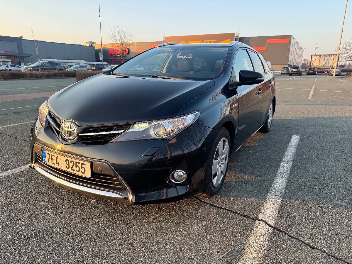 Toyota Auris hybrid - 11