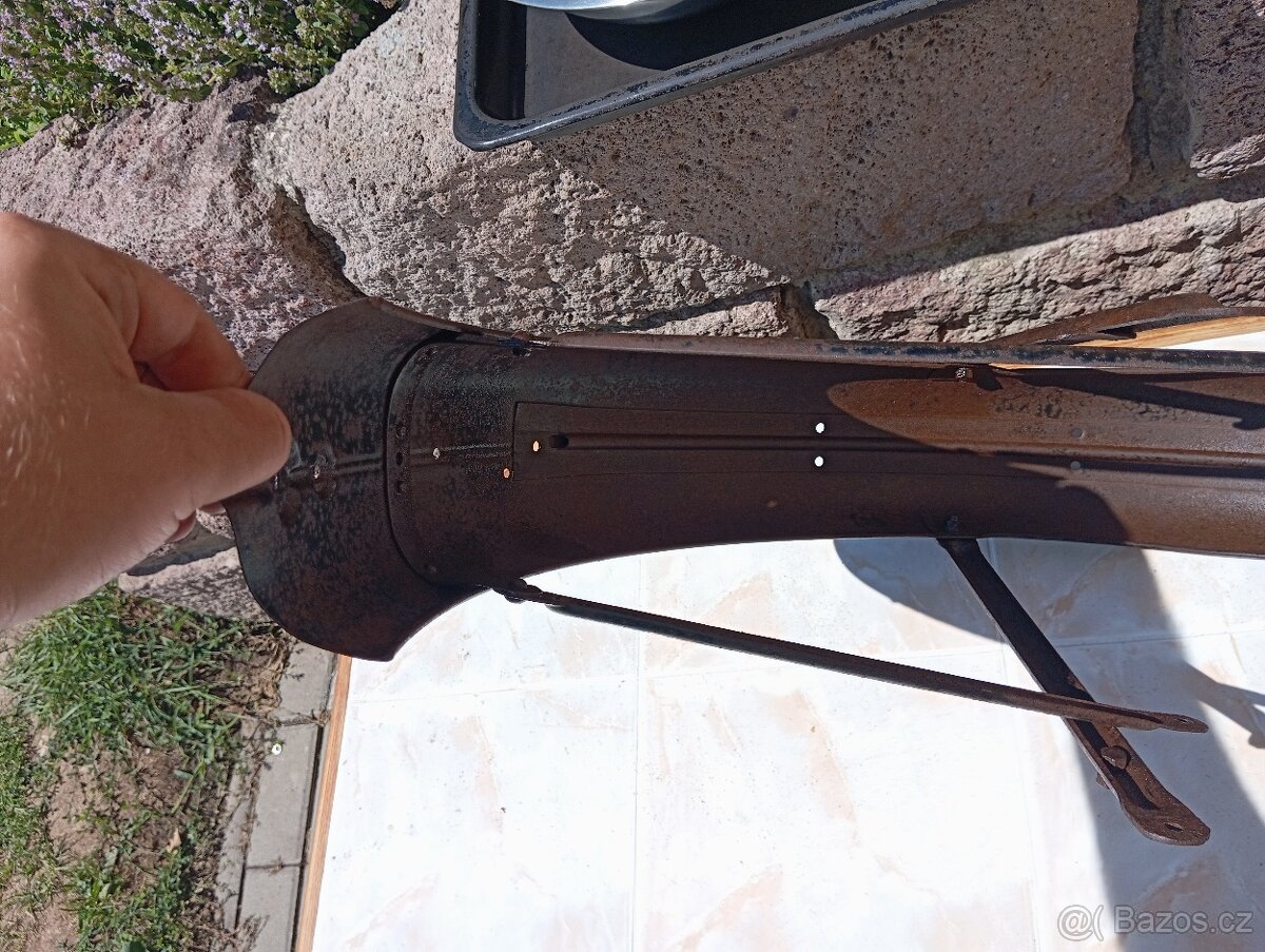 Prodám nádherný zadní blatník na čz 125 T, B, - 11