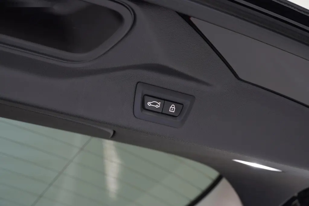 BMW X7, 40D,SOFTCLOSE,PANO,HUD,ČR,DPH - 11