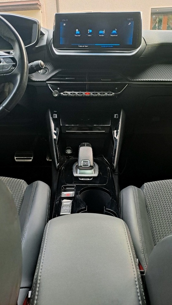 Peugeot 2008 GT Line, 130 EAT8 - 11