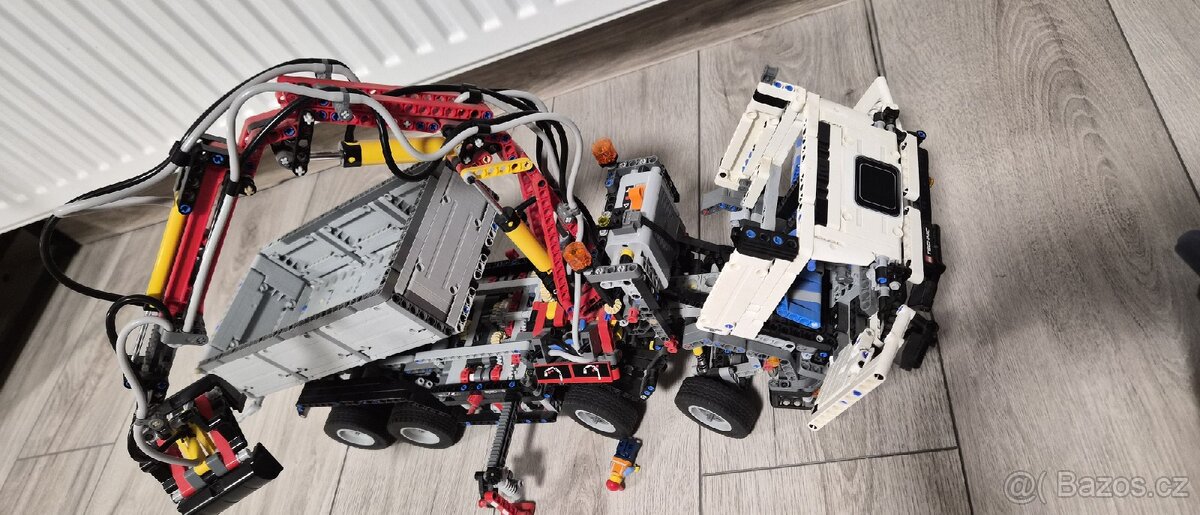 Lego TECHNIC Mercedes-Benz Arocs 3245 - 11