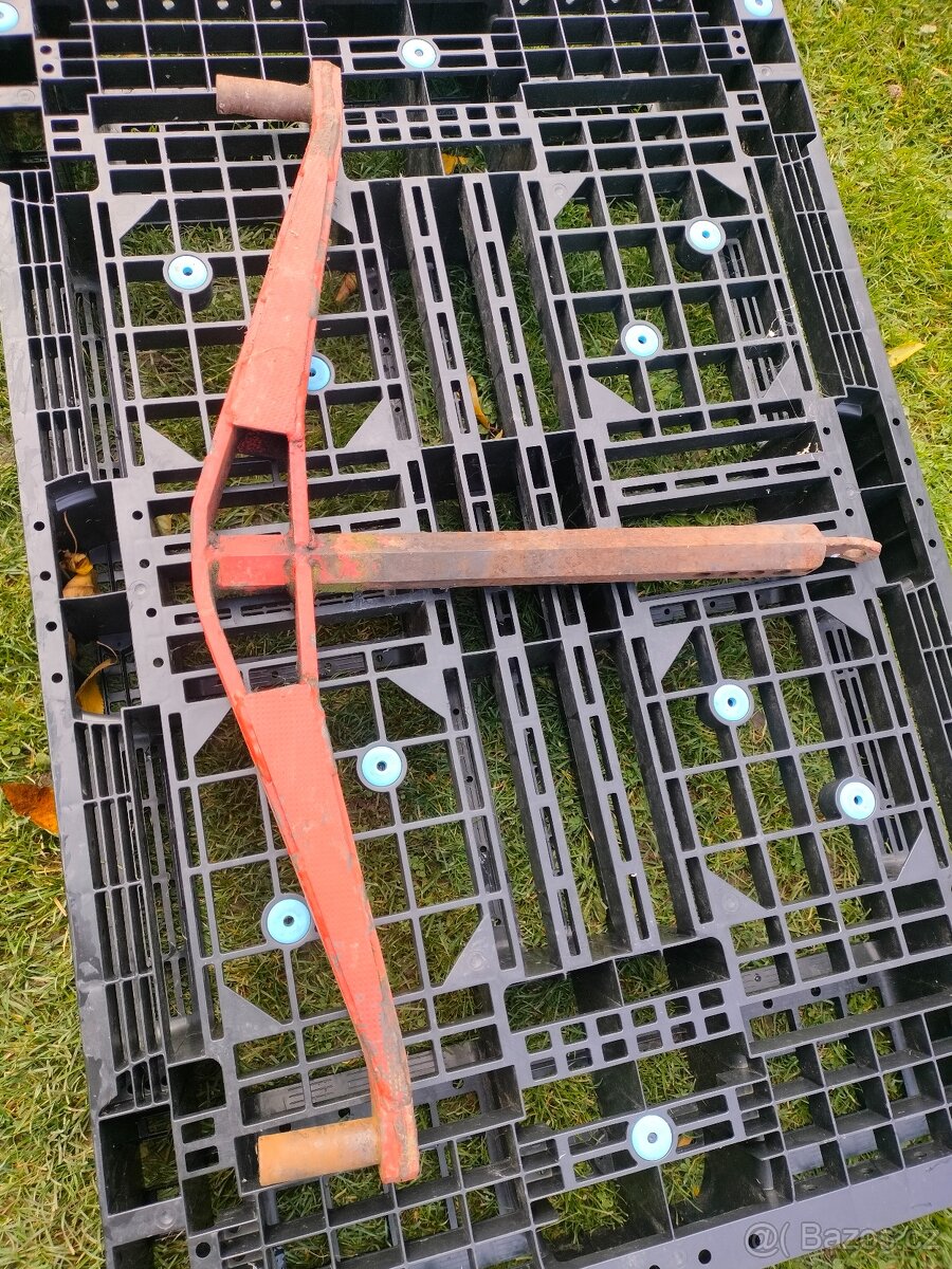 KUHN 280 SHRNOVAČ -- ruzné díly - 11