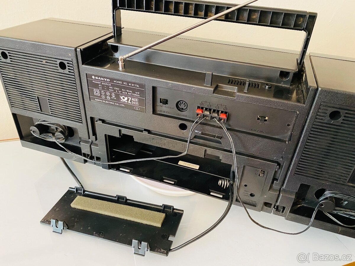 Radiomagnetofon Sanyo M W170l, rok 1987 - 11