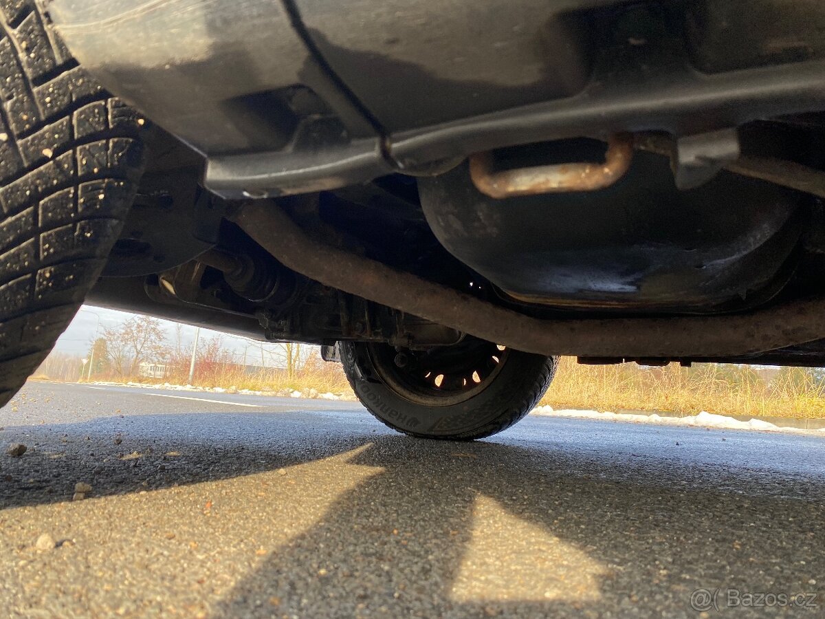 SUZUKI SX4 1.9 88KW 4WD 2007 ZACHOVALÁ - 11