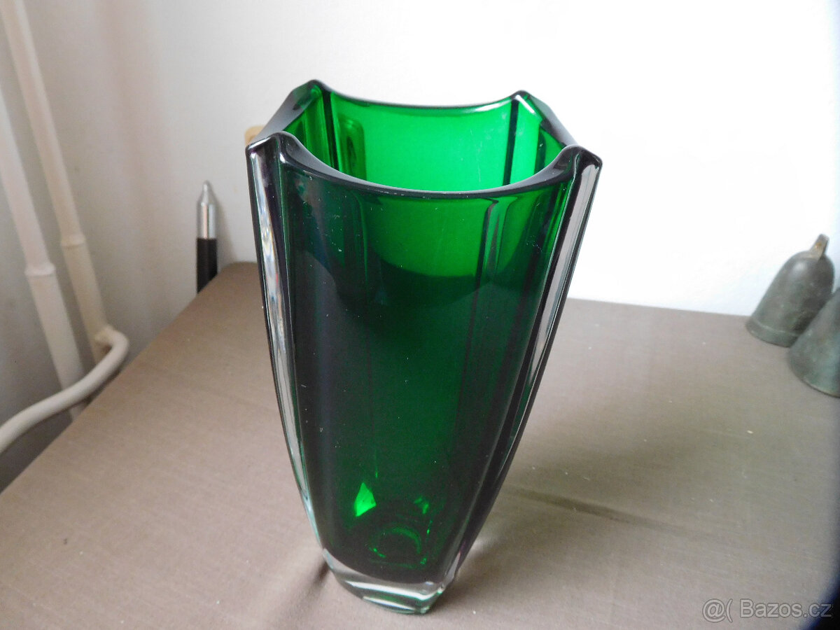 ZAJÍMAVÁ VÁZA - HUTNÍ SKLO - 11