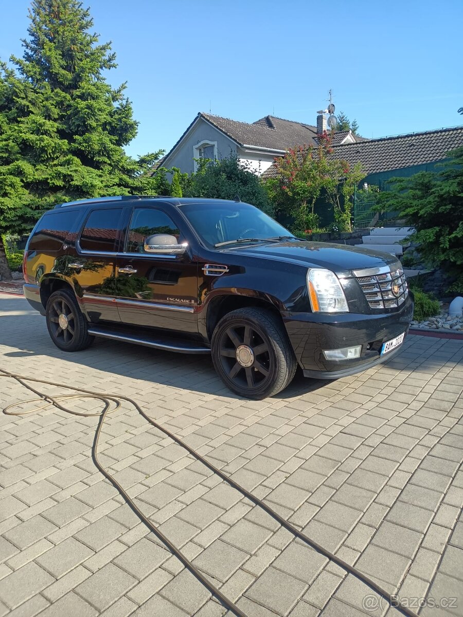 Cadillac Escalade - 11