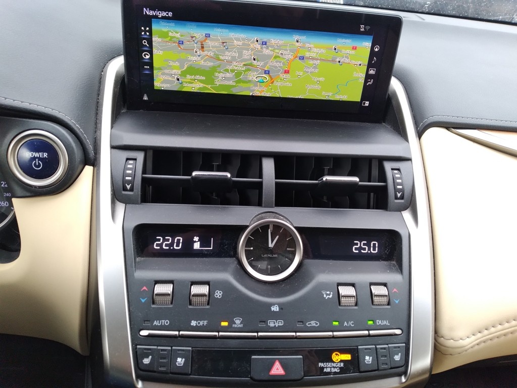 LEXUS NX300h AWD LUXURY 1.MAJITEL,ČR,DPH - 11