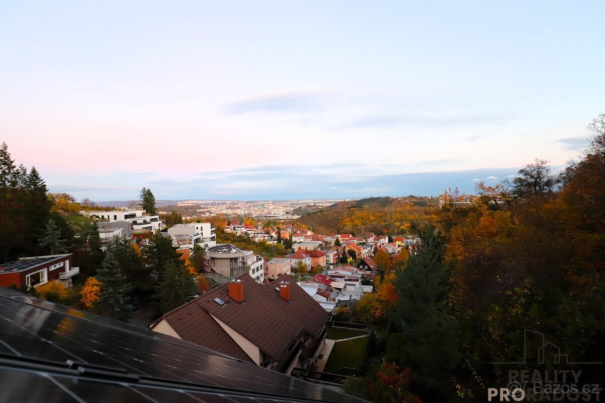 Pronájem unikátního podkrovní bytu 2+kk (77 m²), klimatizace - 11