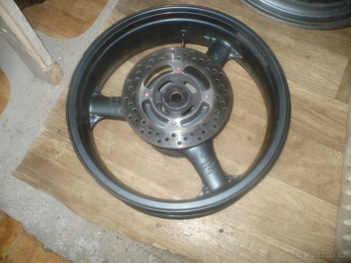 Kawasaki ZR 7/ 750 F r. 99 -díly - 11