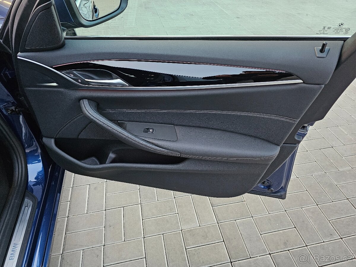 BMW Řada 5, 520d xDrive Touring - 11