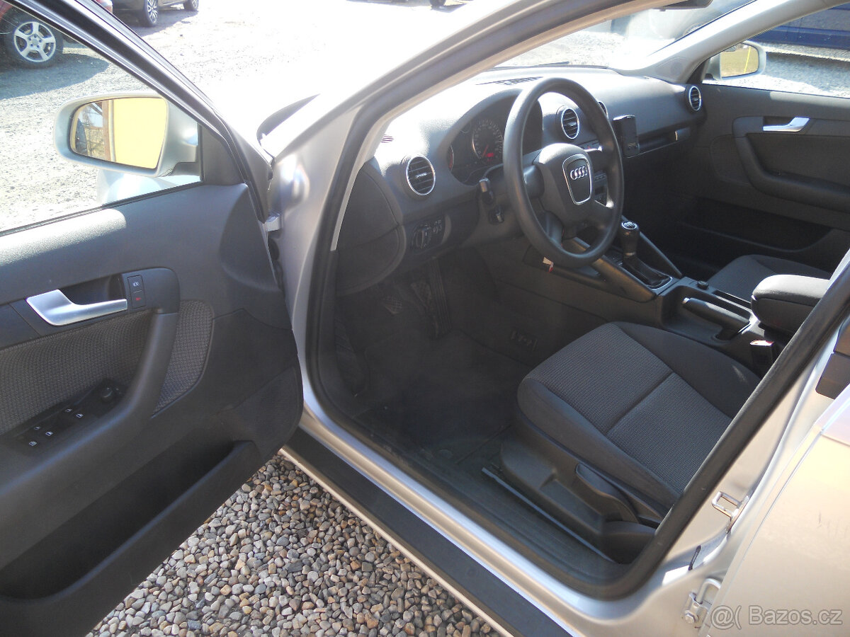 Audi A3 1.6i 75Kw Sportback - 11