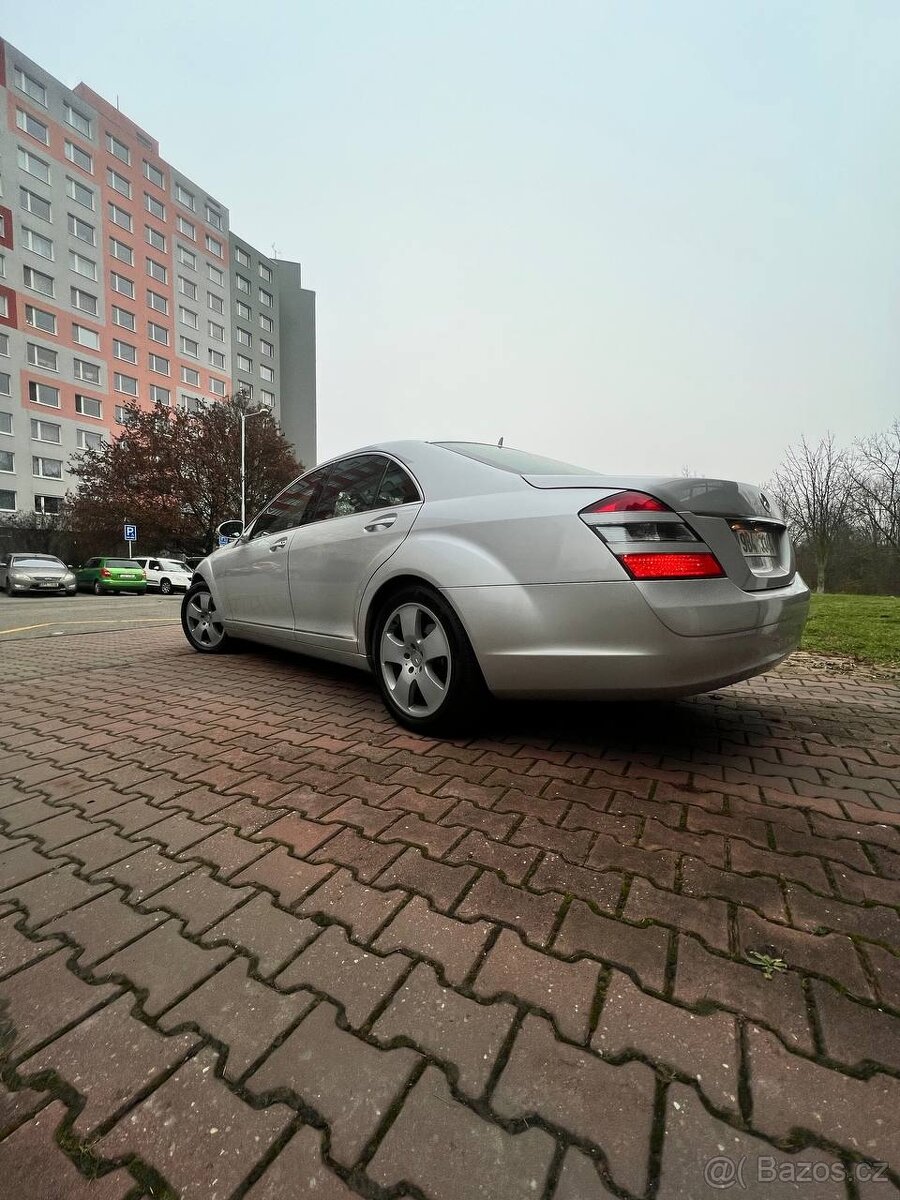 221 Mercedes-Benz - 11