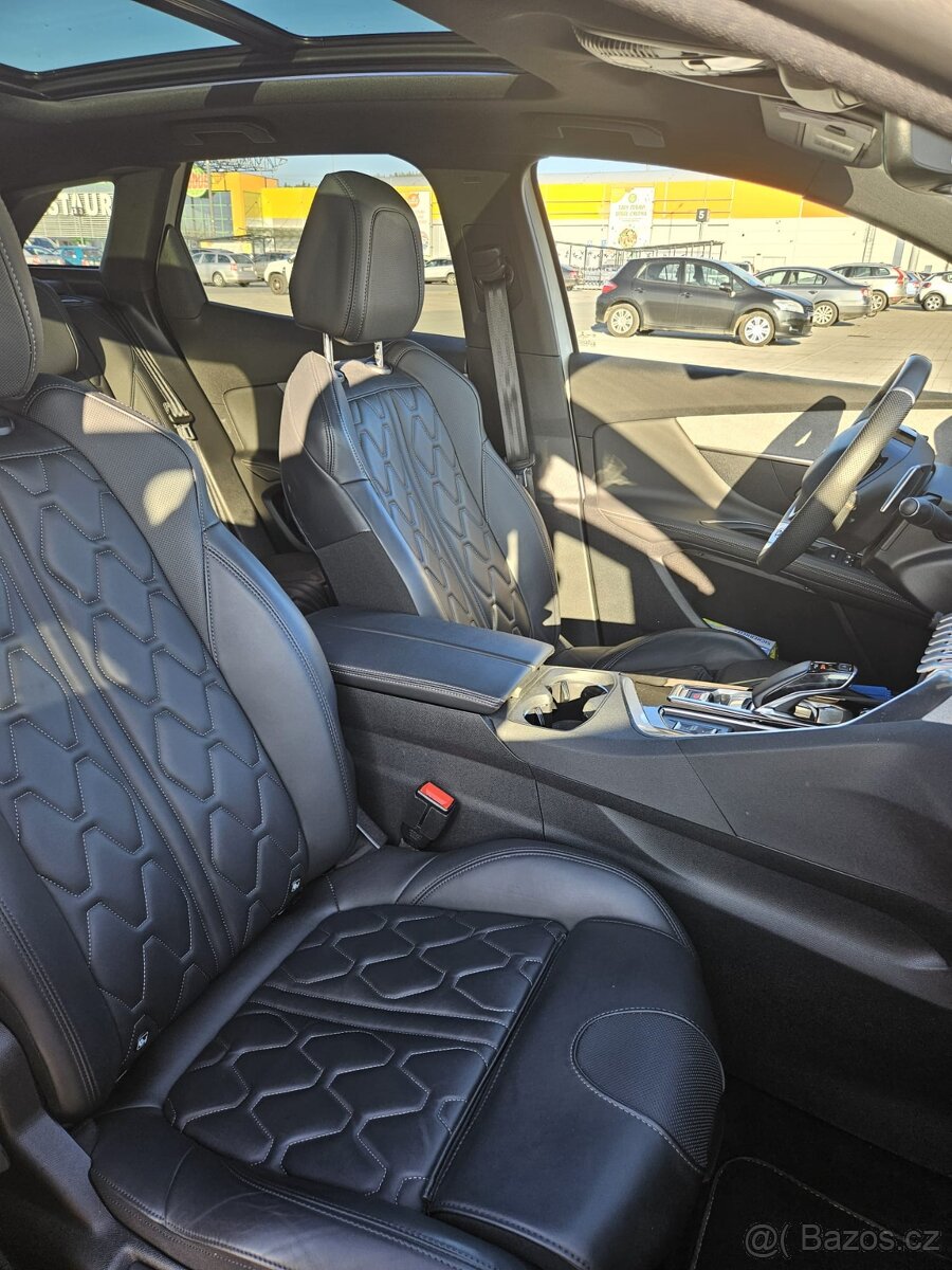 Peugeot3008 Plug-in Hybridní - 11