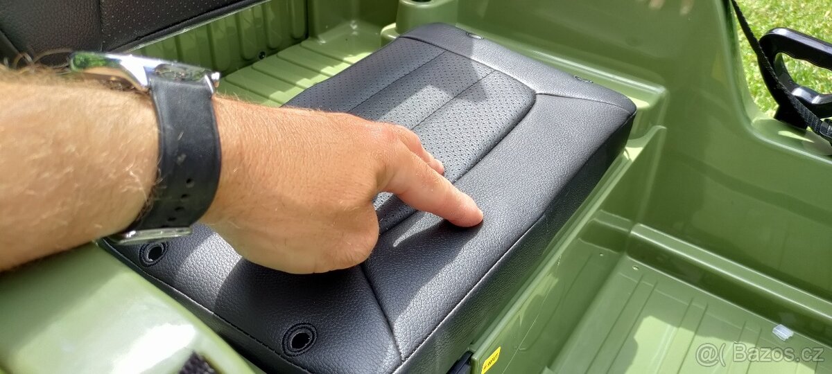 Jeep Willys s 2,4G, 4x4, 1 místný, grean army 112W - 11