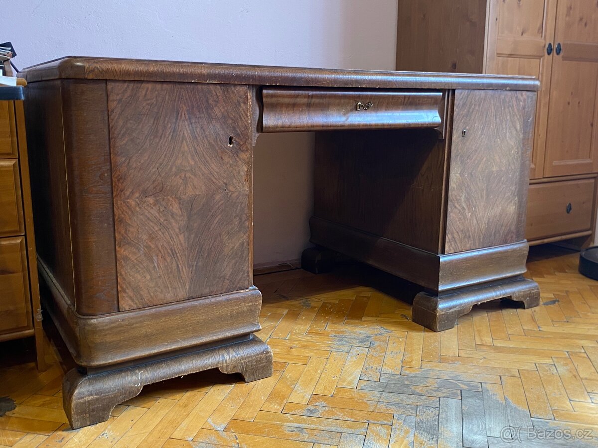 Dřevěný psací stůl - 11