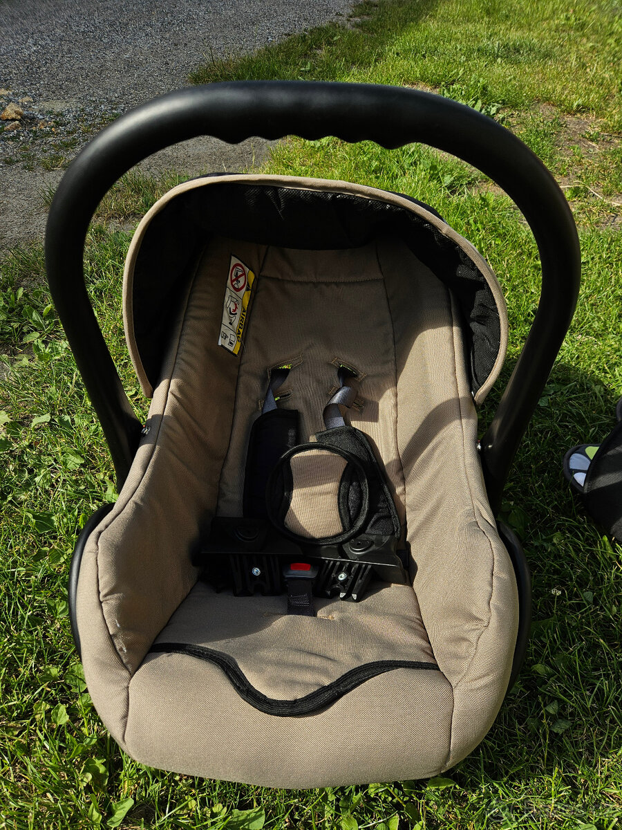 Kočárek Camarelo Sevilla - 11