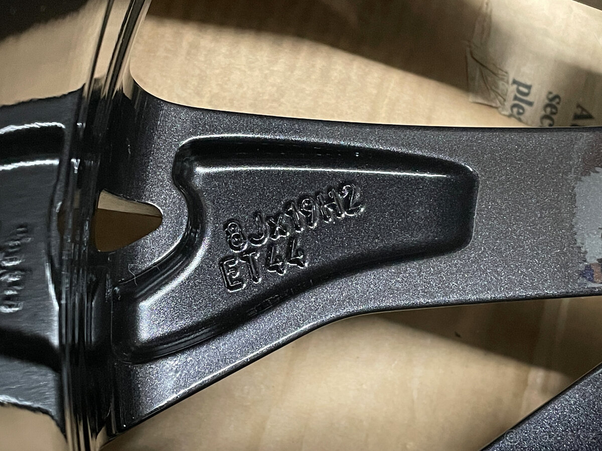 SUPERB 4, 3 NOVÁ ZIMNÍ ALU HELIX BLACK 235/40/19 R.V 2024 - 11