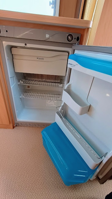 Bürstner Ventana 480, palandy, Ultraheat, podlahové topeni - 11