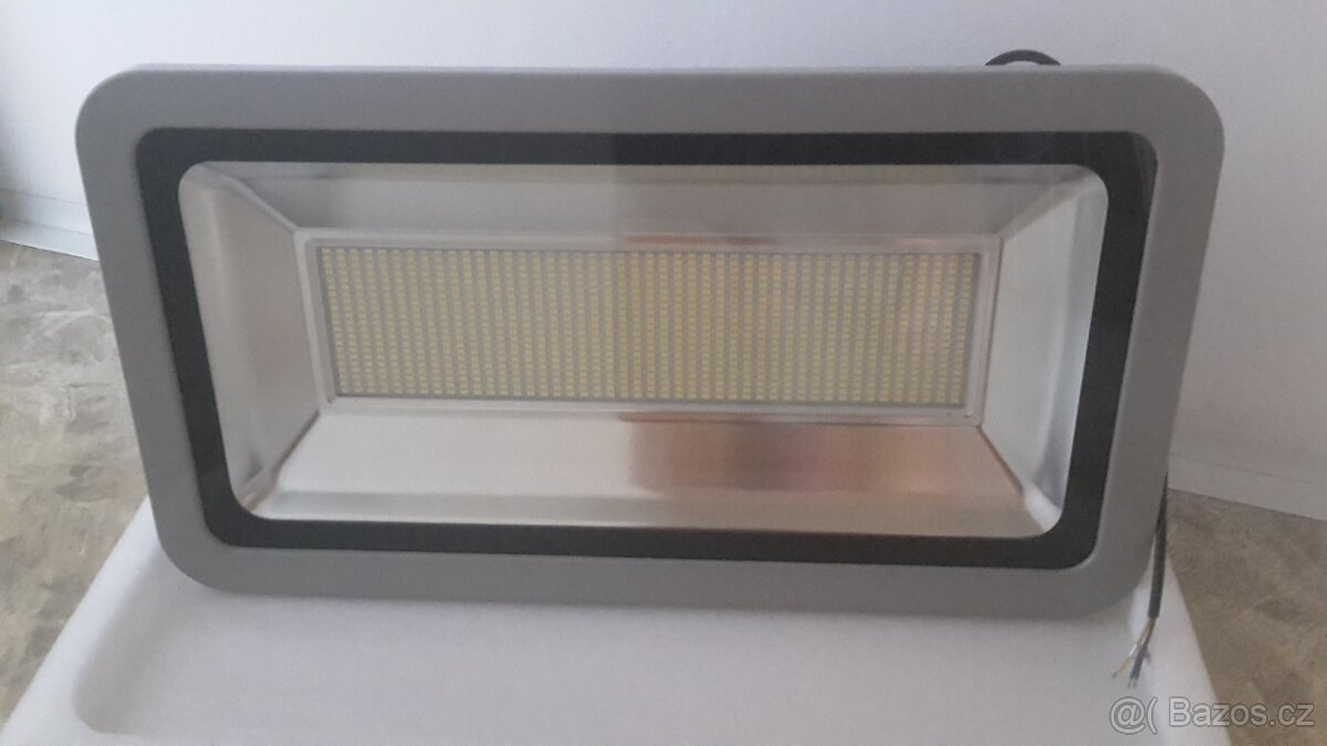 LED reflektor (halogen,lampa,světlo). - 11