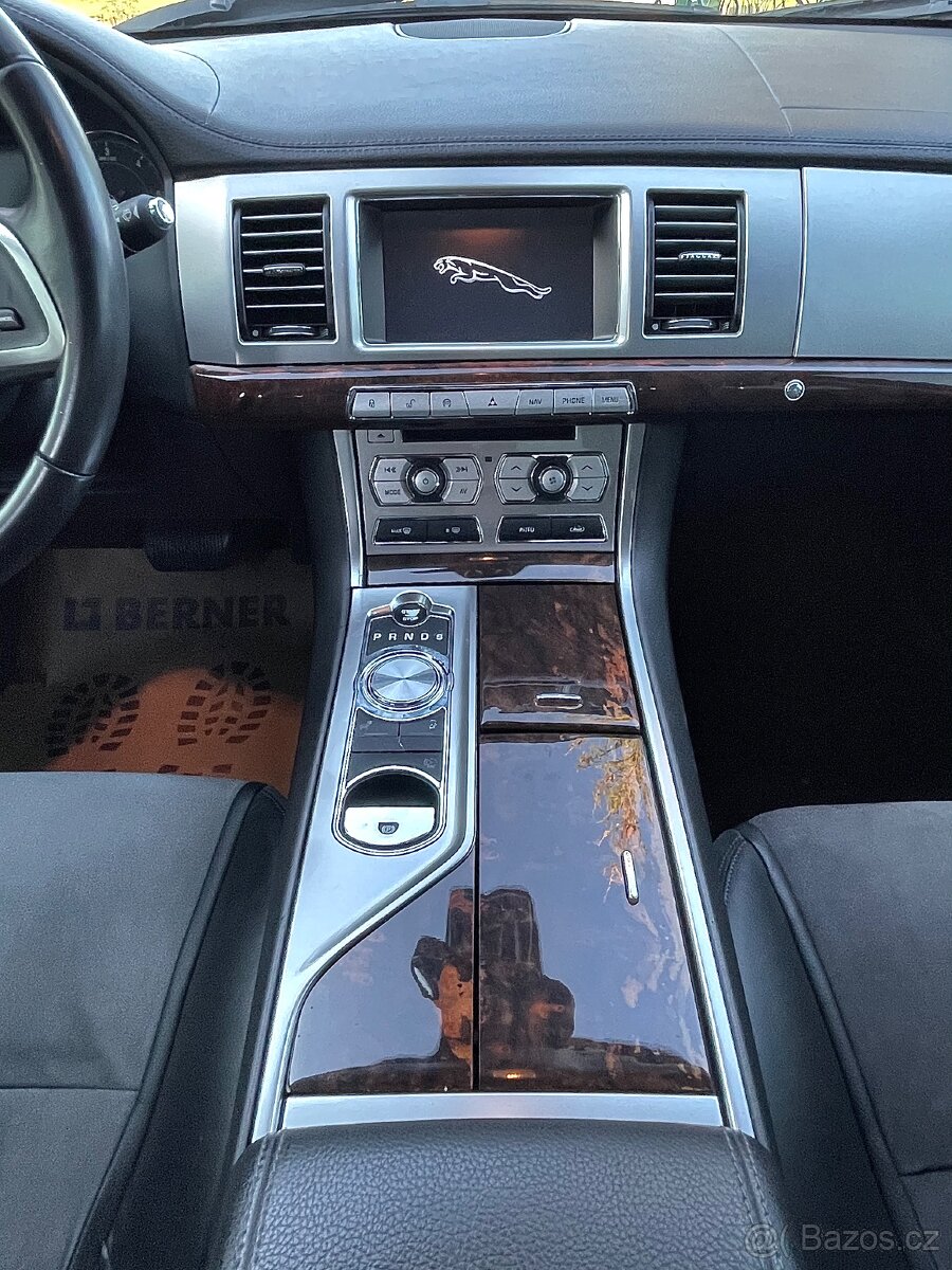 Jaguar XF 2.2d ID4 140kw 190ps • Automatic F1 • Luxury • - 11