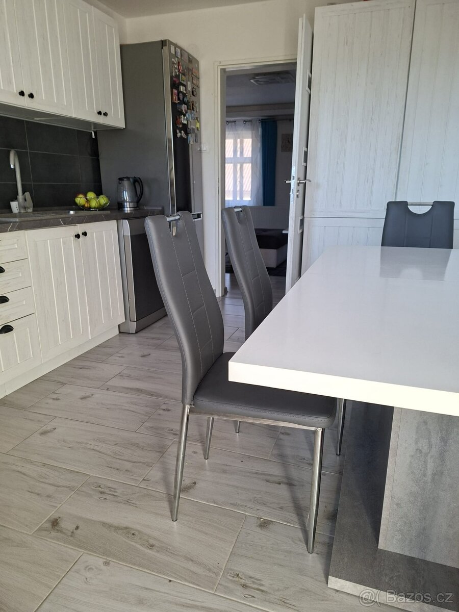 Prodáme dům se zahradou - 11