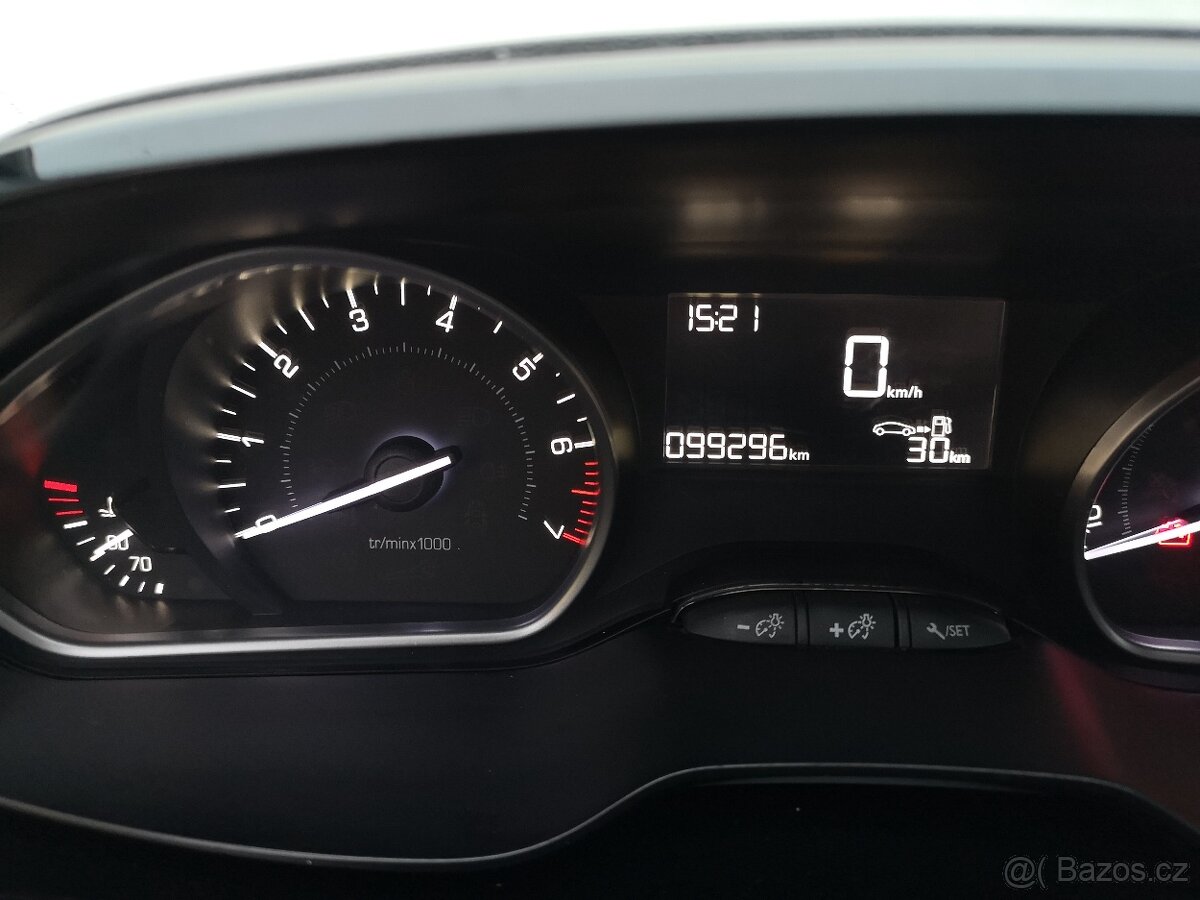 Peugeot 208 1.2 VTi 60kW Access Serviska - 11