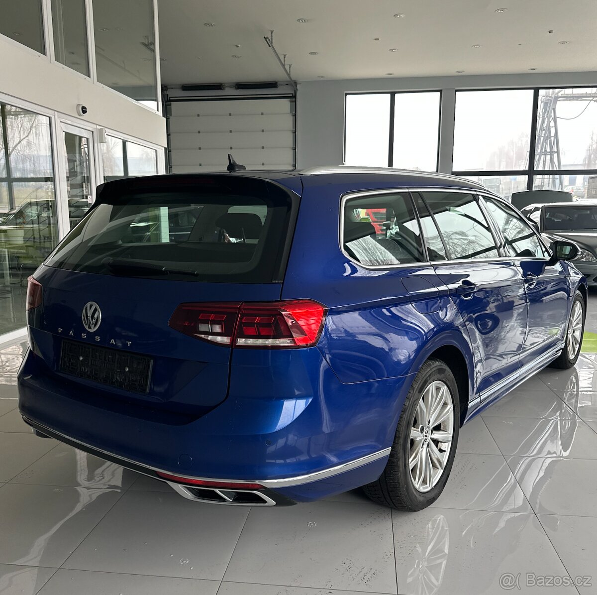 Volkswagen Passat, 1.6 AUTOMAT Ojeté, 11/2019, 292 000 km - 11