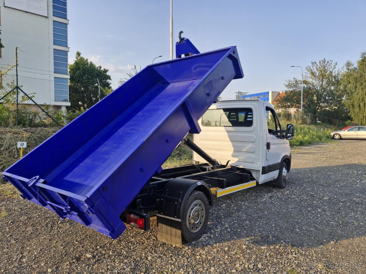 Kontejnerové Iveco daily do 3,5 t - řidičský průkaz sk. B - 11