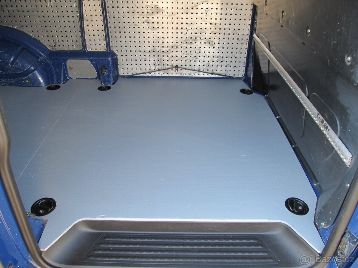 Volkswagen Transporter 2.5 TDI 4x4 ČR 1.maj - 11