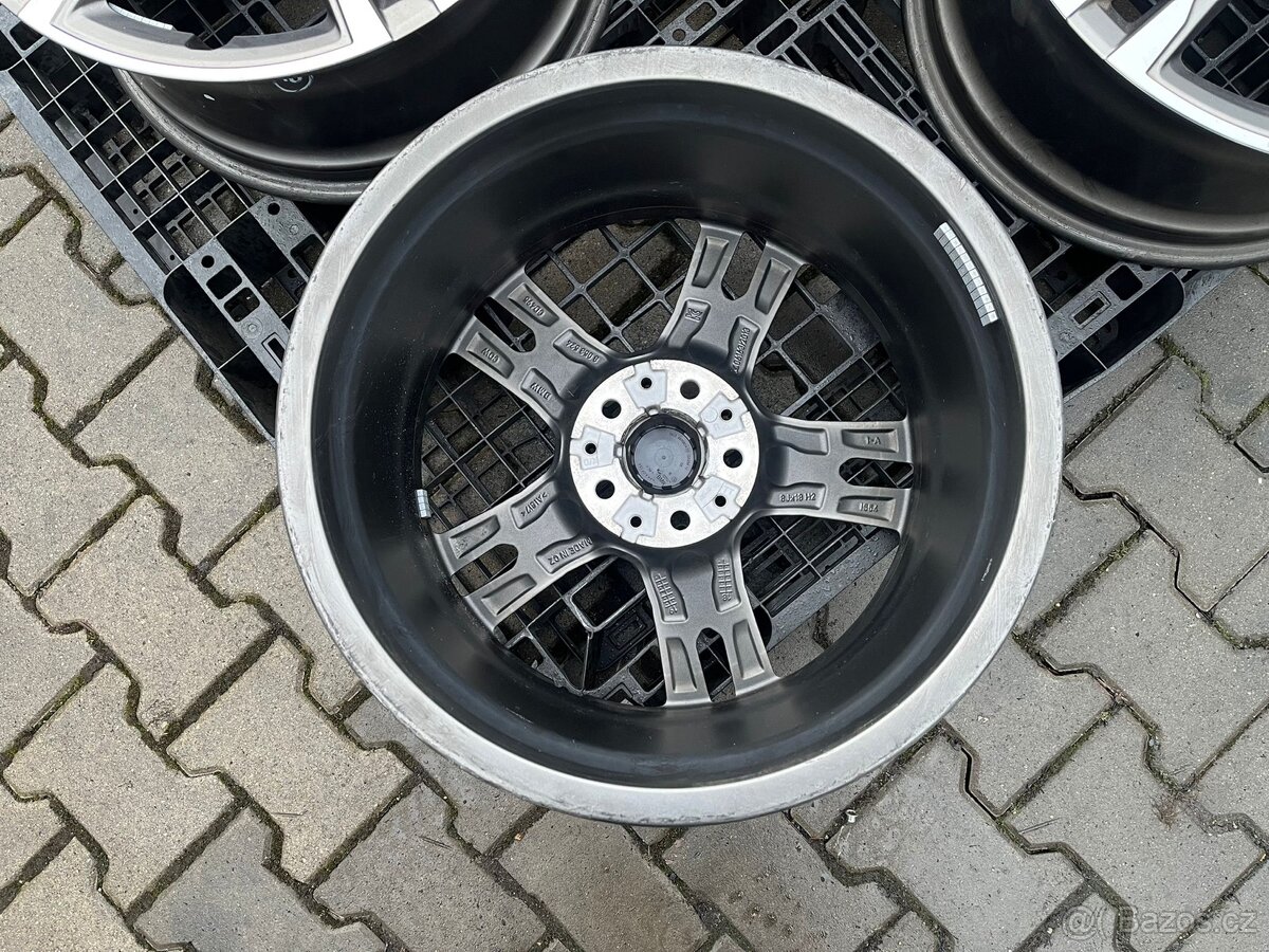 BMW 1 ,,M" kola 18" - 11