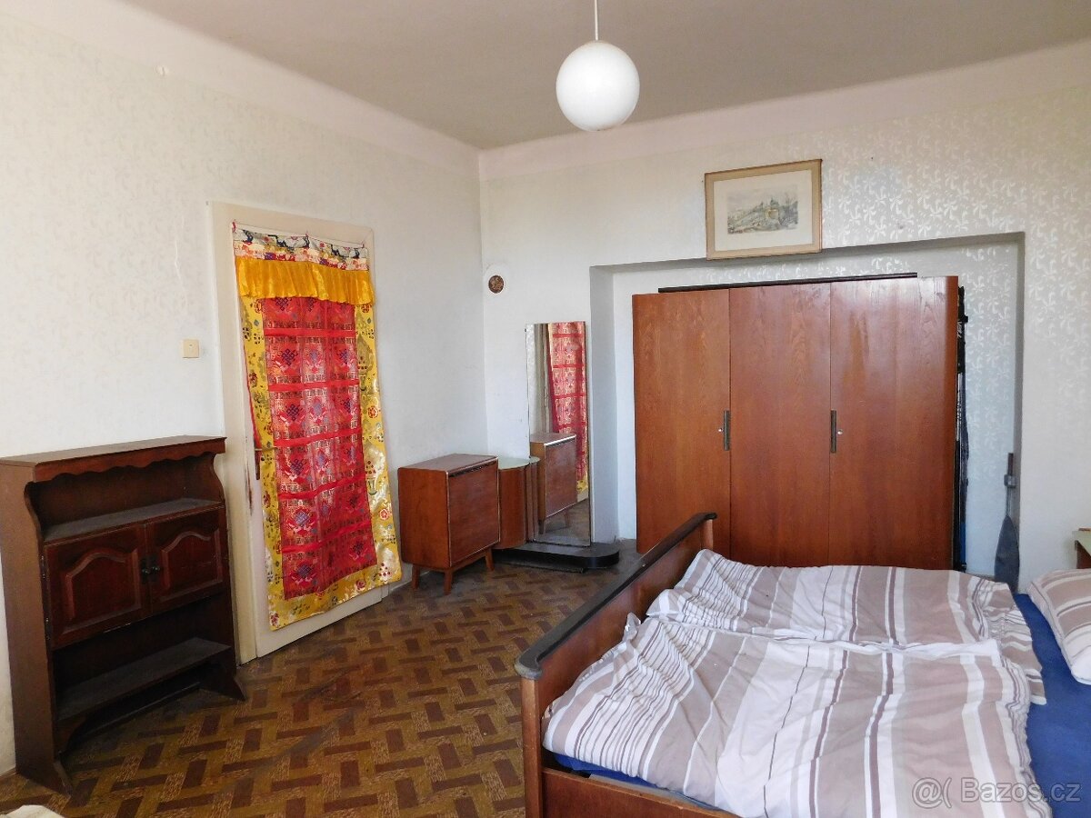 Stará ložnice dobrém stavu - 11