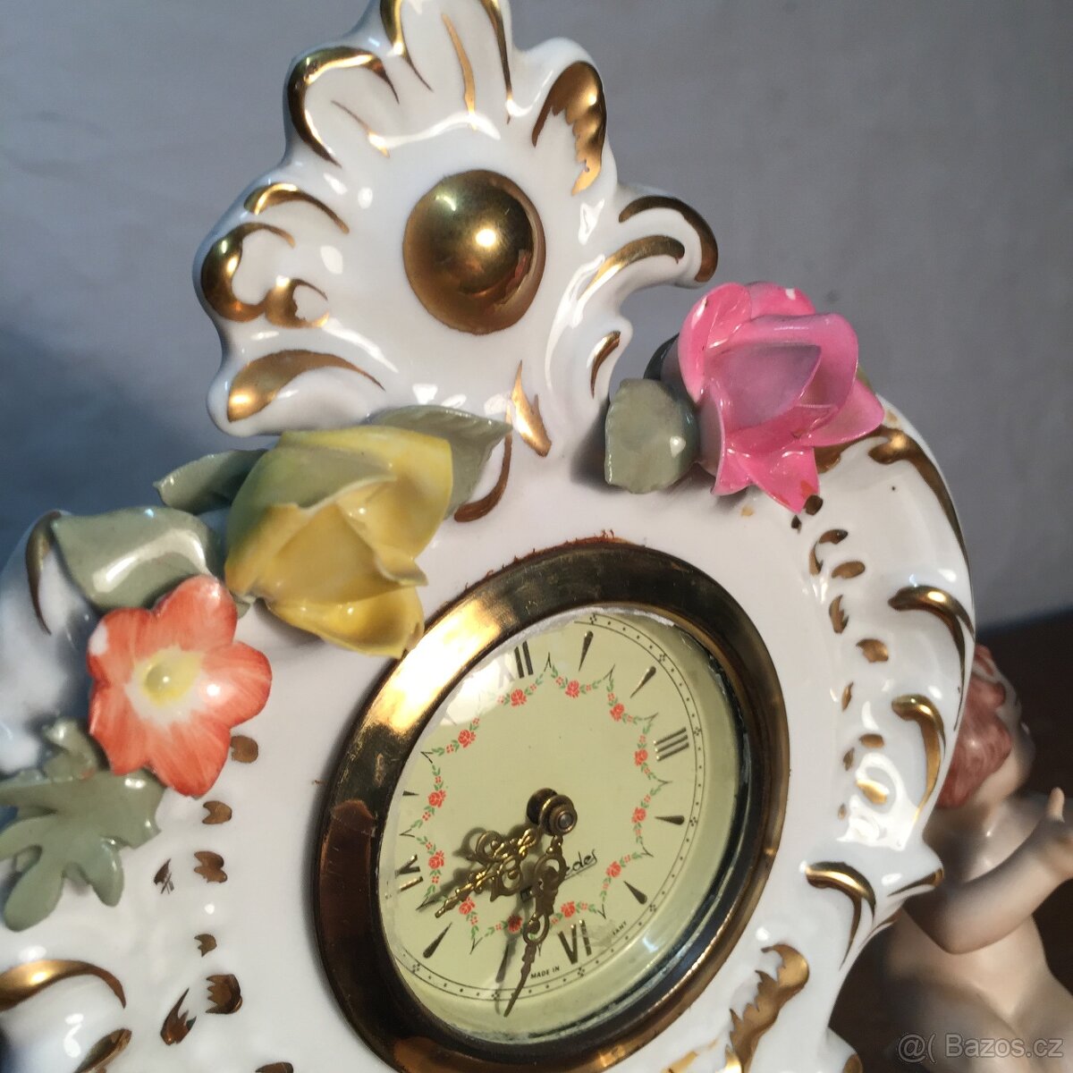 Porcelánové hodiny andělíček amorek květy DRESDEN - 11