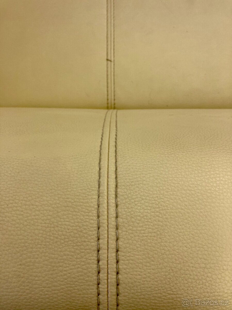 kožená rozkládacín krémová sedací souprava - 11