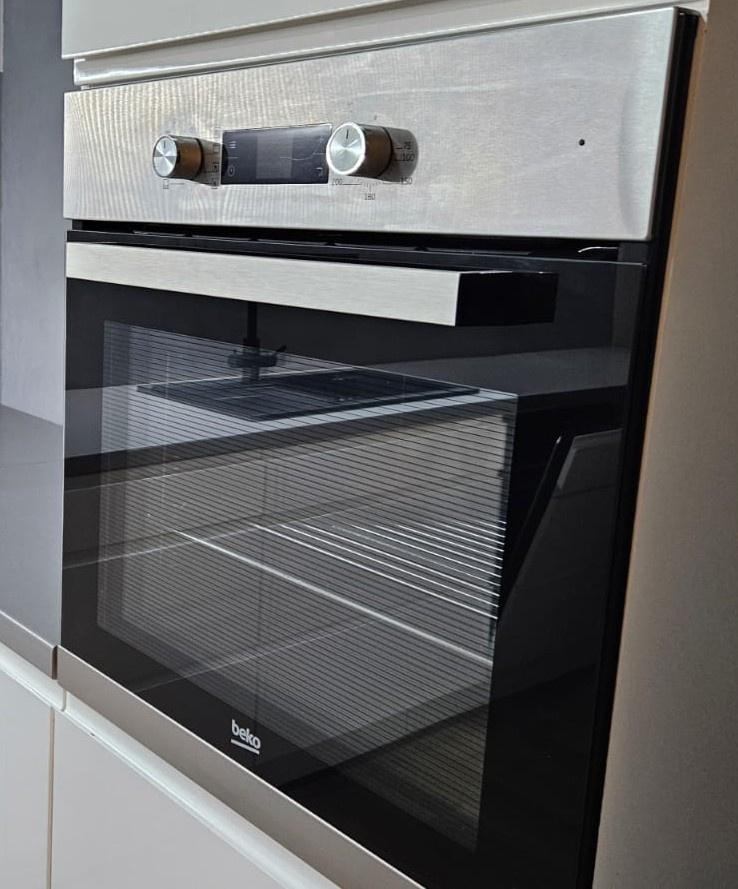 Kuchyňská linka vč. spotřebičů - 11