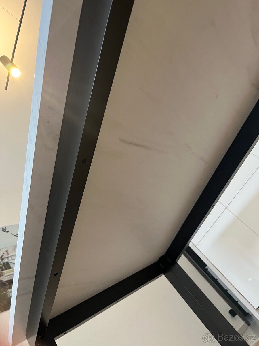 Jídelní stůl - 11