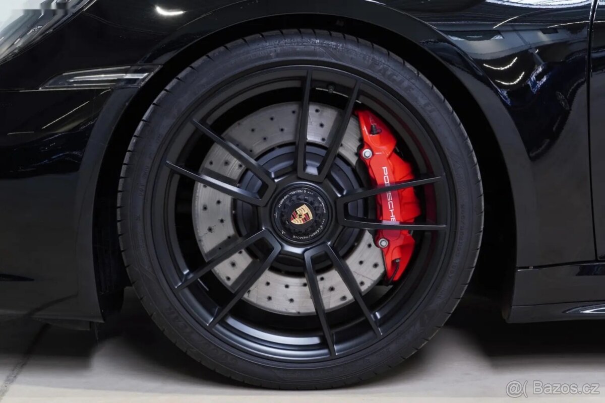 Porsche 911, Carrera 4 GTS - 11