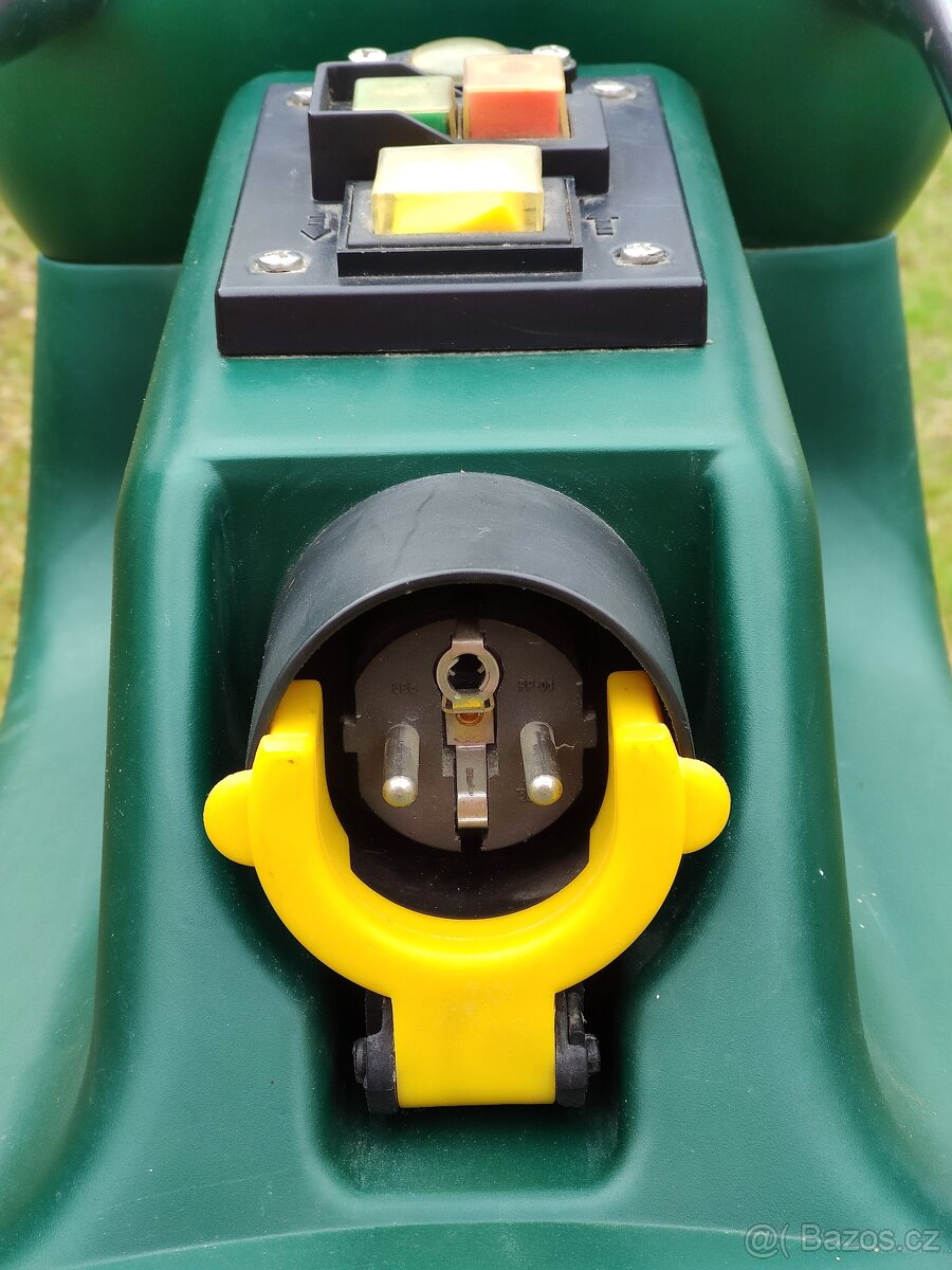 Elektrická BEZHLUKOVÁ řezačka drtič štěpkovač - 11