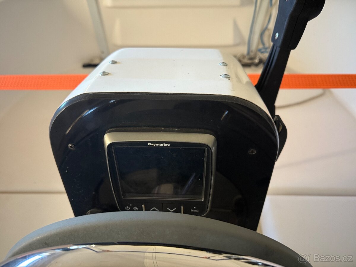 🛥️ Motorsailer MacGregor 26M – plachetnice + Mercury 2012 - 11