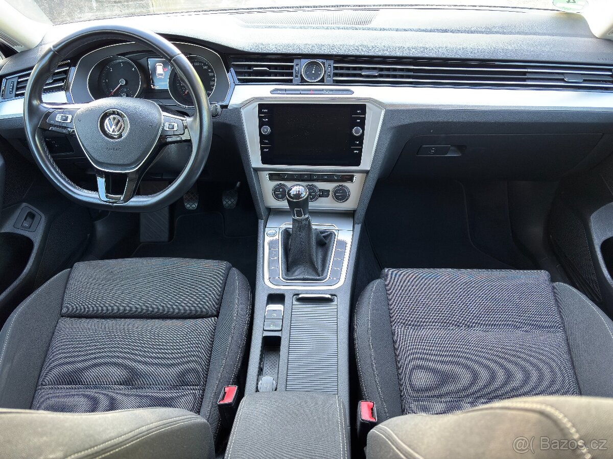 VW Passat 2018 - 11