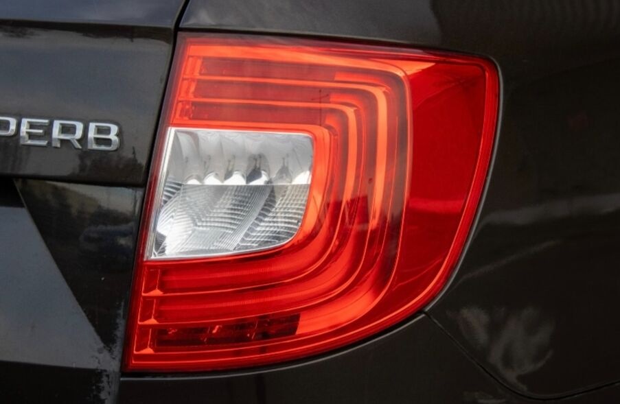 ŠKODA SUPERB 2.0 TDI DSG - 11