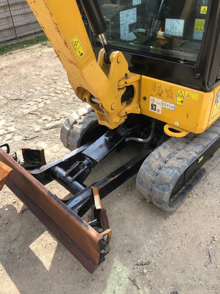 Caterpillar CAT 301.6 - 11