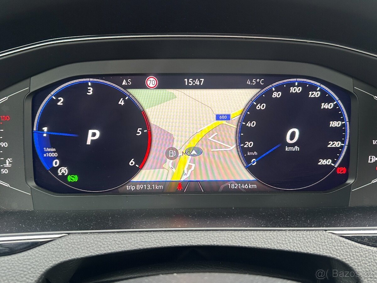 Volkswagen Passat 2021 - 11