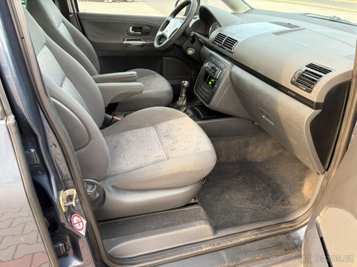 Volkswagen Sharan 1.9 TDi 7 míst - 11